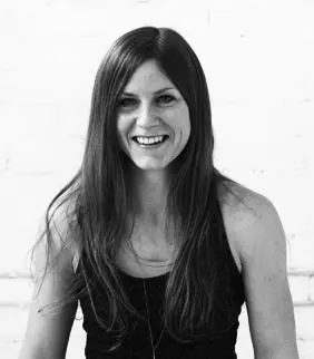 Long and thick-haired, a terrible woman Start yoga journey