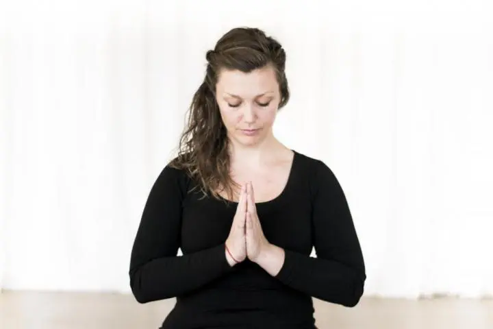 An attractive girl standing with Fire Log Pose