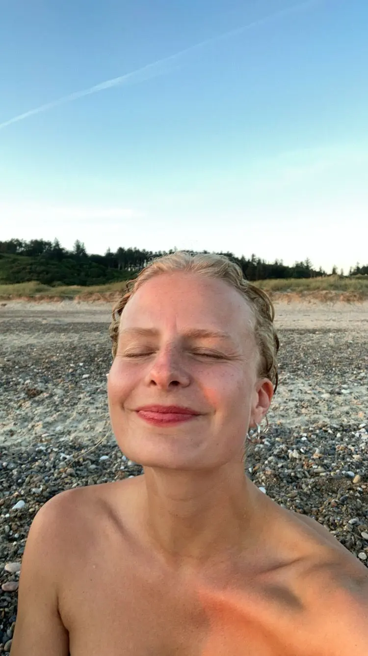 She removes the cloth and feels happy after doing Relax Massage