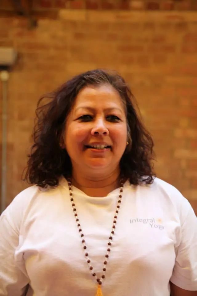 A fat female chiropractic instructor wearing a white dress & scattered hairs