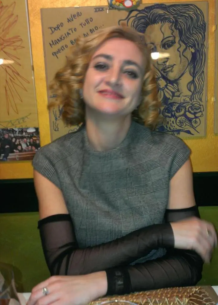 A female who wears Long black Velvet Gloves and her backside adult girl painting & written is "xxx Dopo Aver Mangiato Tutto"