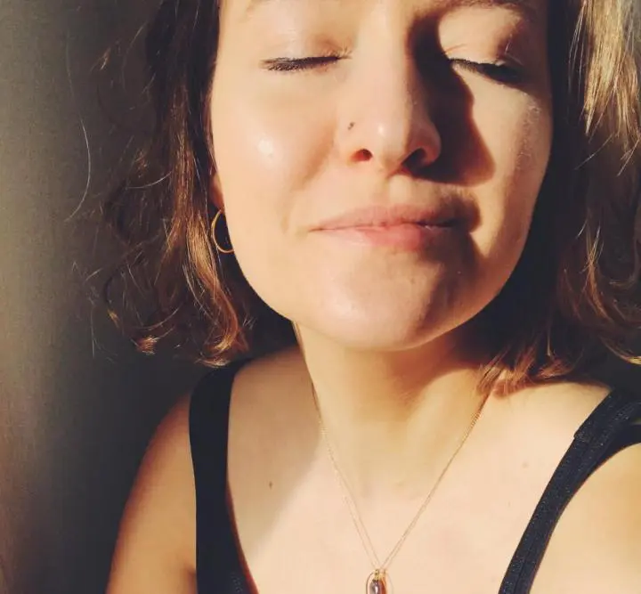 She is feeling to enjoy the massage with their eyes close